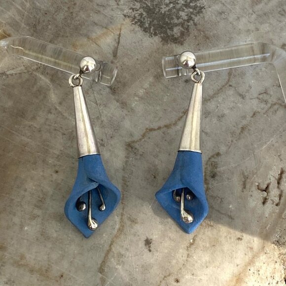 Sterling Silver 925 1.5" Blue Resin 3D Calla Lily Floral Flower Dangle Earrings - Picture 5 of 16